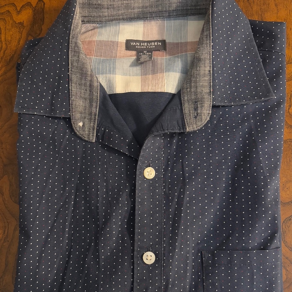 Van Heusen Never Tuck Mens Short Sleeves Shirt M 15-15 1/2 Button Down
